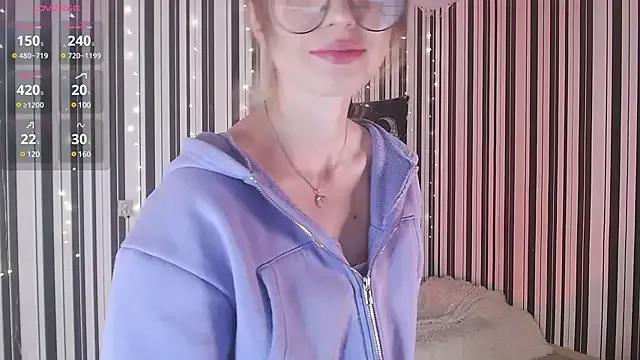 Discover our girls online shows and discover the company of countless livestreamers, with stunning shapes, sex toys and more.