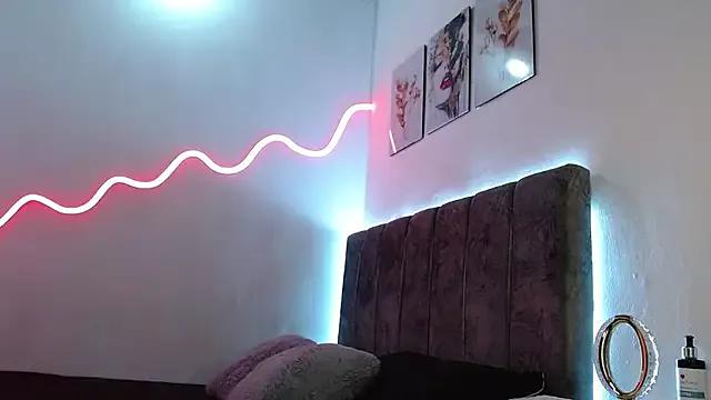 Discover our girls online shows and discover the company of countless livestreamers, with stunning shapes, sex toys and more.