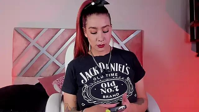Discover our girls online shows and discover the company of countless livestreamers, with stunning shapes, sex toys and more.