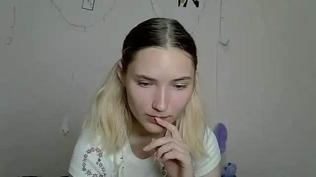 _kikiclark__ from StripChat is Freechat