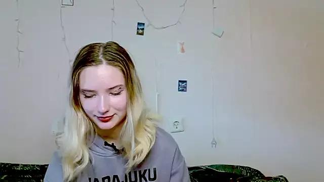 _kikiclark__ from StripChat is Freechat