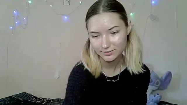 Discover our girls online shows and discover the company of countless livestreamers, with stunning shapes, sex toys and more.