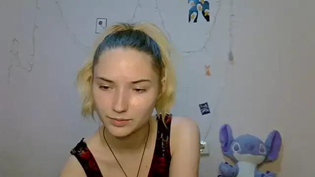 Discover our girls online shows and discover the company of countless livestreamers, with stunning shapes, sex toys and more.