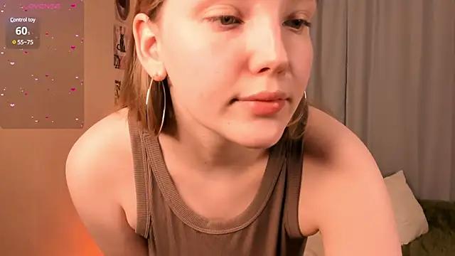 Discover our girls online shows and discover the company of countless livestreamers, with stunning shapes, sex toys and more.
