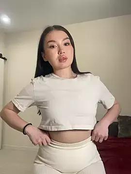 Discover our girls online shows and discover the company of countless livestreamers, with stunning shapes, sex toys and more.