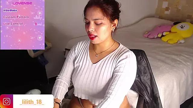 Discover our girls online shows and discover the company of countless livestreamers, with stunning shapes, sex toys and more.