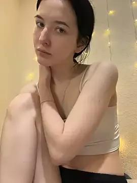 Discover our girls online shows and discover the company of countless livestreamers, with stunning shapes, sex toys and more.