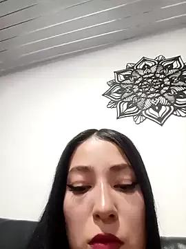 Discover our girls online shows and discover the company of countless livestreamers, with stunning shapes, sex toys and more.