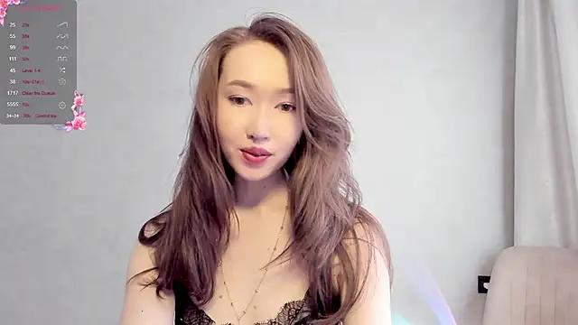 Discover our girls online shows and discover the company of countless livestreamers, with stunning shapes, sex toys and more.