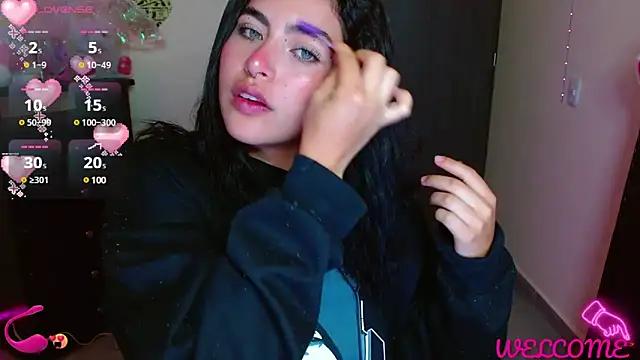 Discover our girls online shows and discover the company of countless livestreamers, with stunning shapes, sex toys and more.