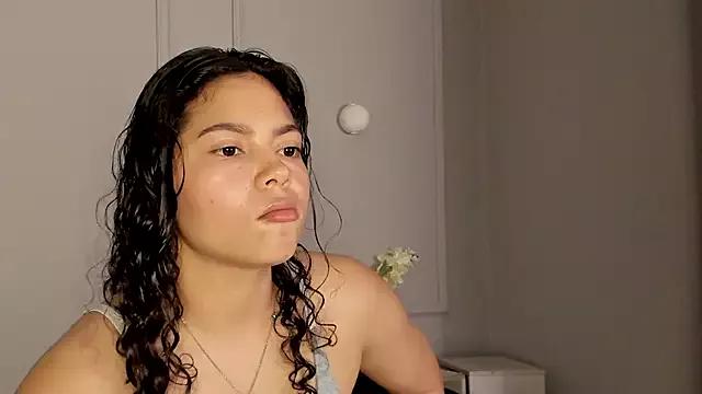 Discover our girls online shows and discover the company of countless livestreamers, with stunning shapes, sex toys and more.