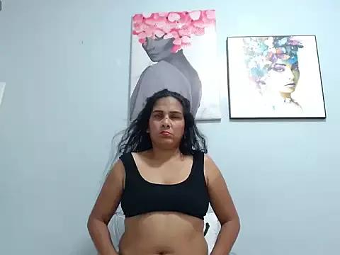 Discover our girls online shows and discover the company of countless livestreamers, with stunning shapes, sex toys and more.