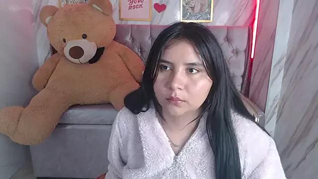 Discover our girls online shows and discover the company of countless livestreamers, with stunning shapes, sex toys and more.