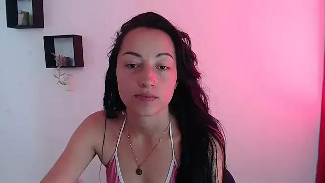 Discover our girls online shows and discover the company of countless livestreamers, with stunning shapes, sex toys and more.
