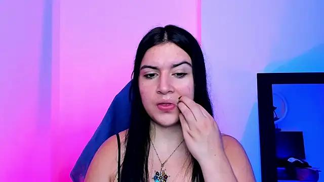 Discover our girls online shows and discover the company of countless livestreamers, with stunning shapes, sex toys and more.