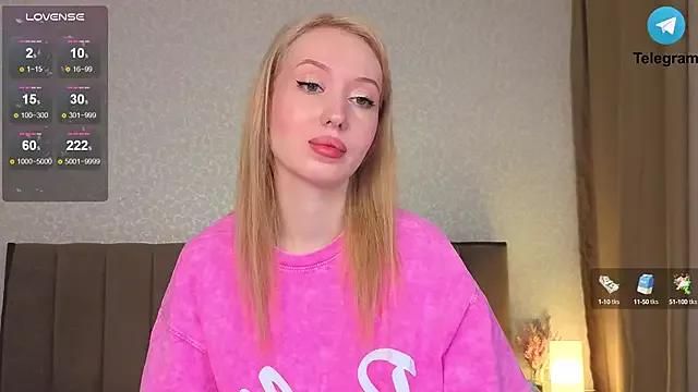 Discover our girls online shows and discover the company of countless livestreamers, with stunning shapes, sex toys and more.