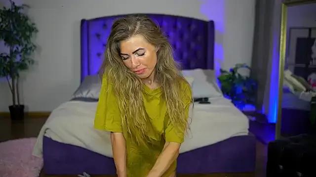 Discover our girls online shows and discover the company of countless livestreamers, with stunning shapes, sex toys and more.