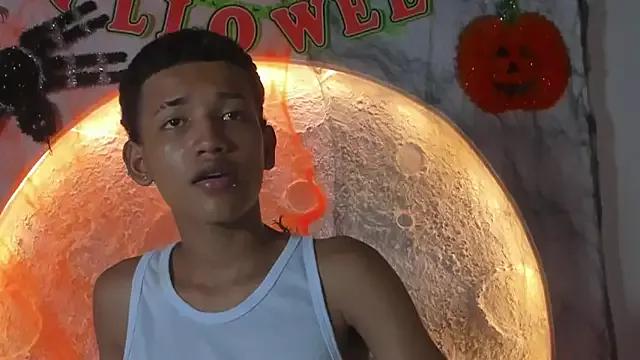 _Noah19 from StripChat is Freechat