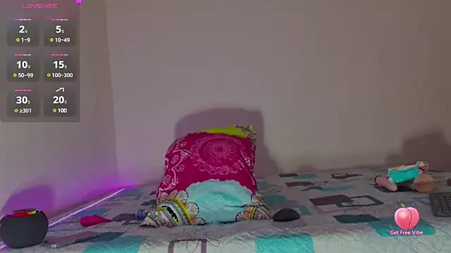 Discover our girls online shows and discover the company of countless livestreamers, with stunning shapes, sex toys and more.