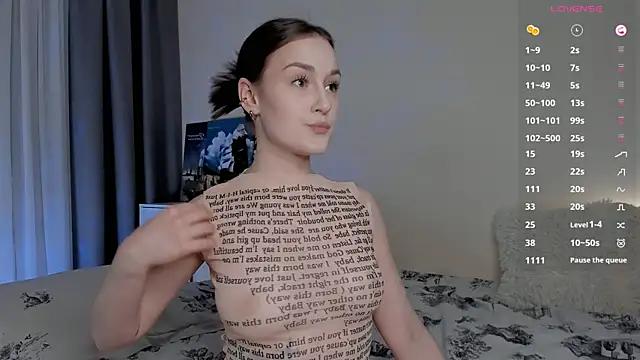 Discover our girls online shows and discover the company of countless livestreamers, with stunning shapes, sex toys and more.