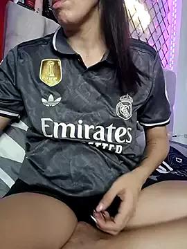 Discover our girls online shows and discover the company of countless livestreamers, with stunning shapes, sex toys and more.