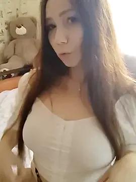 Discover our girls online shows and discover the company of countless livestreamers, with stunning shapes, sex toys and more.
