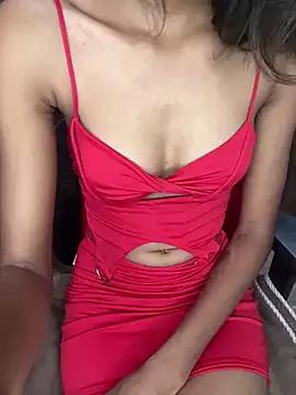 Discover our girls online shows and discover the company of countless livestreamers, with stunning shapes, sex toys and more.