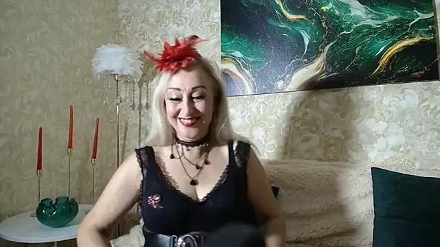 Discover our girls online shows and discover the company of countless livestreamers, with stunning shapes, sex toys and more.