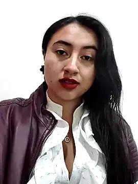 Discover our girls online shows and discover the company of countless livestreamers, with stunning shapes, sex toys and more.