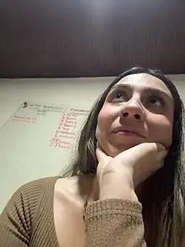 Discover our girls online shows and discover the company of countless livestreamers, with stunning shapes, sex toys and more.