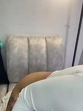 Discover our girls online shows and discover the company of countless livestreamers, with stunning shapes, sex toys and more.