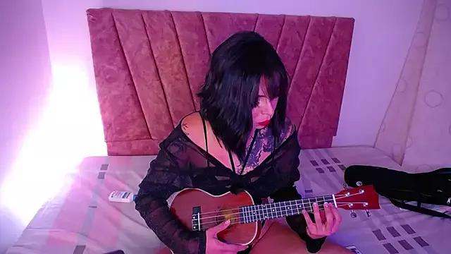 Discover our girls online shows and discover the company of countless livestreamers, with stunning shapes, sex toys and more.