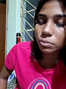 Discover our girls online shows and discover the company of countless livestreamers, with stunning shapes, sex toys and more.