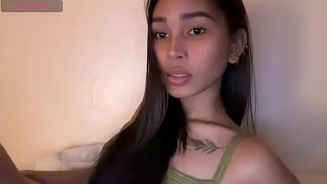 Discover our girls online shows and discover the company of countless livestreamers, with stunning shapes, sex toys and more.