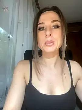 Discover our girls online shows and discover the company of countless livestreamers, with stunning shapes, sex toys and more.