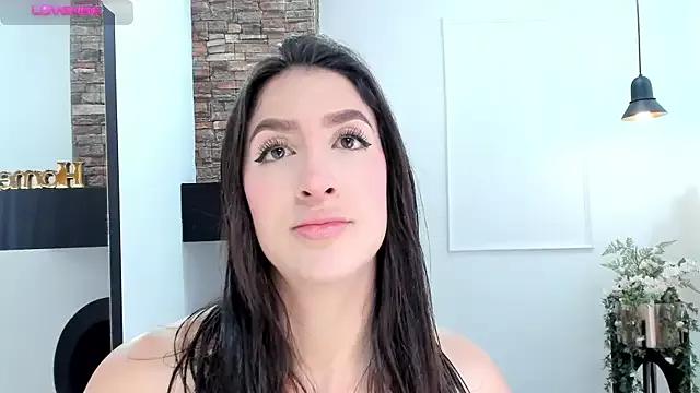 Discover our girls online shows and discover the company of countless livestreamers, with stunning shapes, sex toys and more.