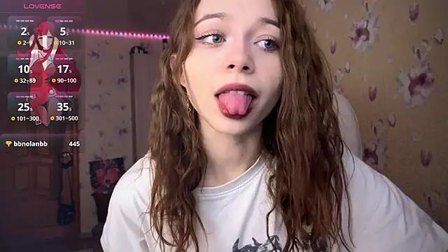 Discover our girls online shows and discover the company of countless livestreamers, with stunning shapes, sex toys and more.