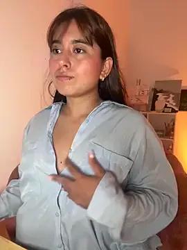Discover our girls online shows and discover the company of countless livestreamers, with stunning shapes, sex toys and more.