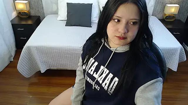 Discover our girls online shows and discover the company of countless livestreamers, with stunning shapes, sex toys and more.