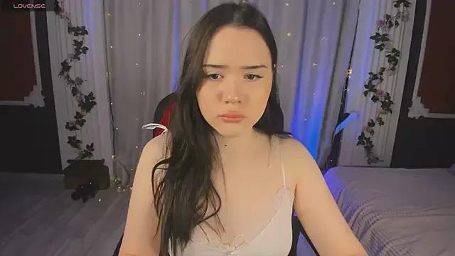Discover our girls online shows and discover the company of countless livestreamers, with stunning shapes, sex toys and more.
