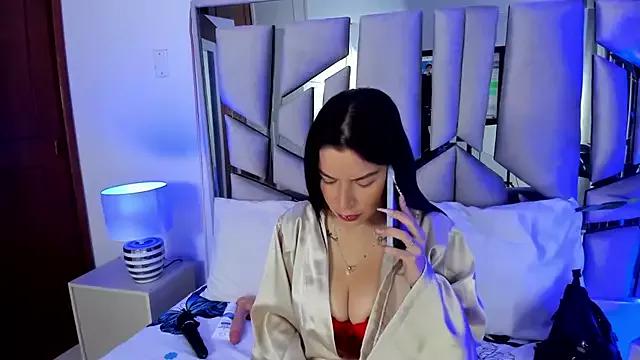 Discover our girls online shows and discover the company of countless livestreamers, with stunning shapes, sex toys and more.