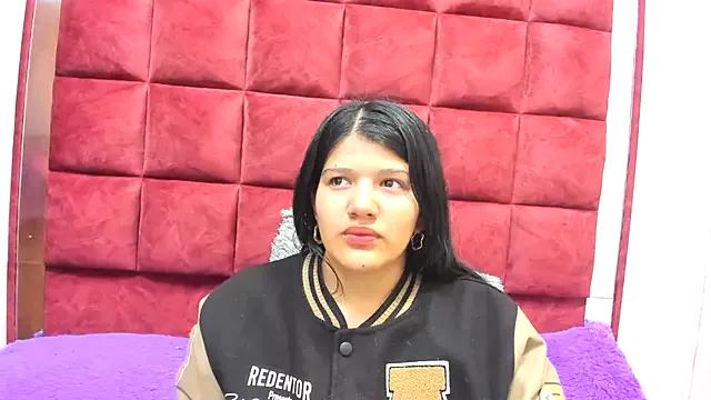 Discover our girls online shows and discover the company of countless livestreamers, with stunning shapes, sex toys and more.