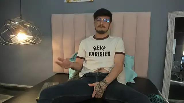 AaronFuentes7 from StripChat is Freechat