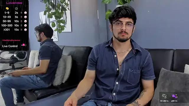 AaronFuentes7 from StripChat is Freechat