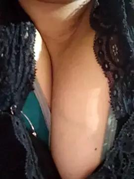 aaruhie from StripChat