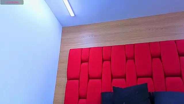 Discover our girls online shows and discover the company of countless livestreamers, with stunning shapes, sex toys and more.