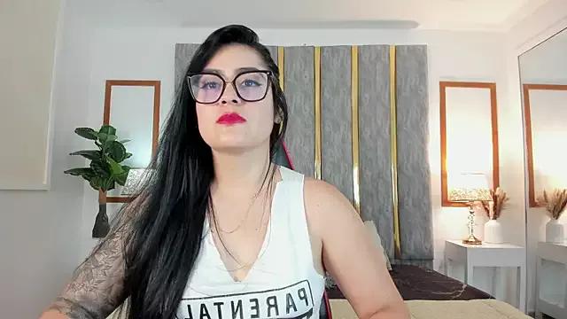 Discover our girls online shows and discover the company of countless livestreamers, with stunning shapes, sex toys and more.