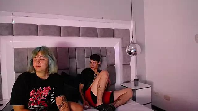 Discover our girls online shows and discover the company of countless livestreamers, with stunning shapes, sex toys and more.