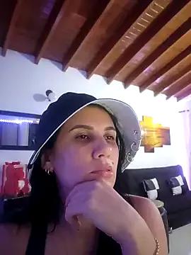 Discover our girls online shows and discover the company of countless livestreamers, with stunning shapes, sex toys and more.