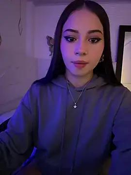 Discover our girls online shows and discover the company of countless livestreamers, with stunning shapes, sex toys and more.